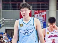 杏彩体育-包含杨瀚森背靠背10+5+5失误夏联次战开拓者遭灰熊逆转的词条